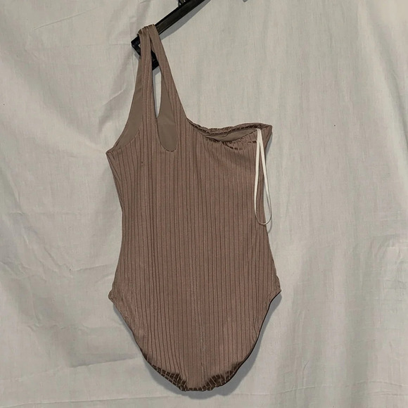rose gold Aerie ribbed shine asymmetrical one piece swimsuit size medium - Picture 4 of 7